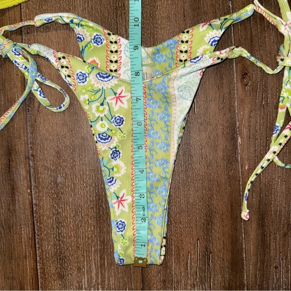 Abercrombie & Fitch Green Bikini Top Women’s XL swimsuit - Picture 2 of 4